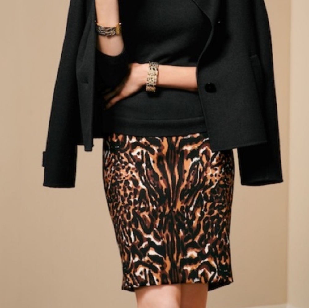 ❗gone❗TALBOTS 🐅 Animal Print Pencil Skirt - Picture 2 of 7